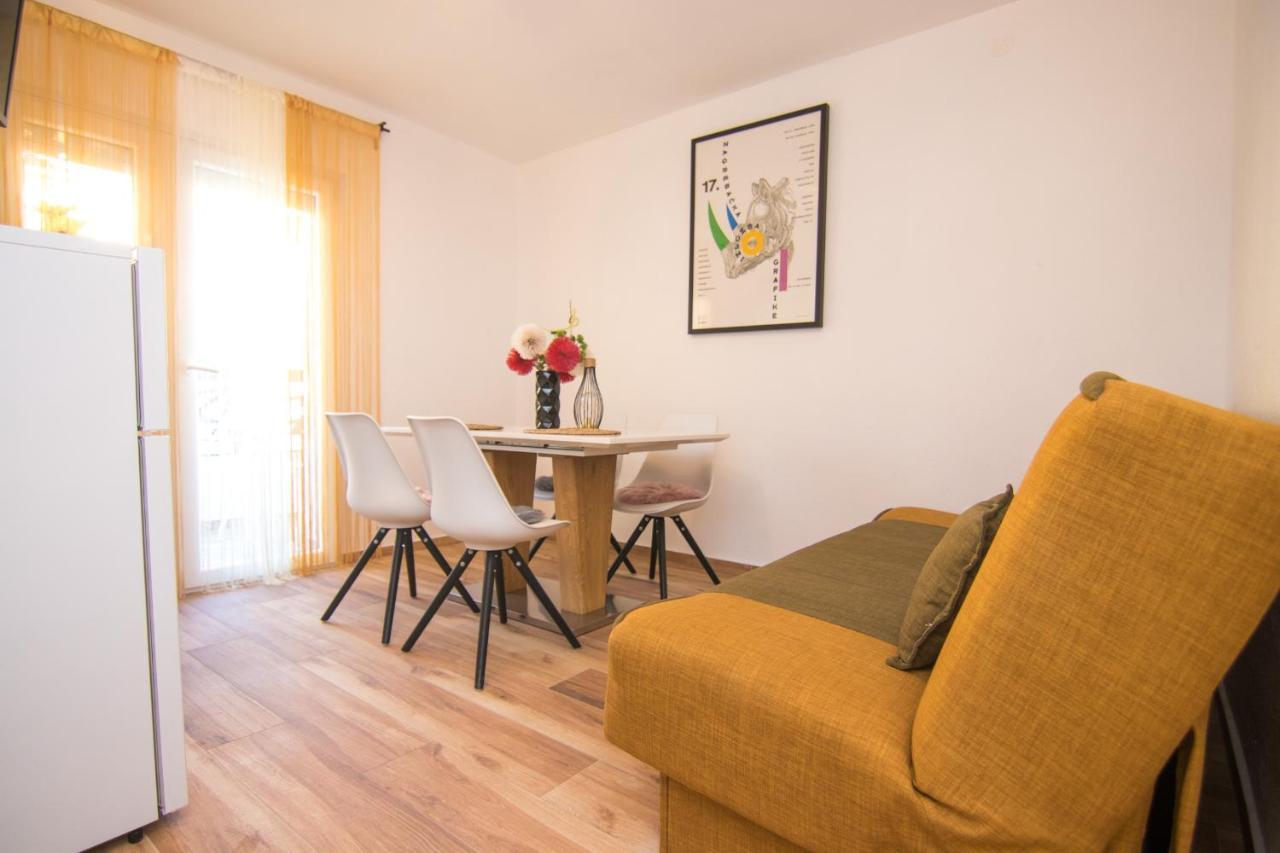 Apartments Flowers Krk Town Exterior foto