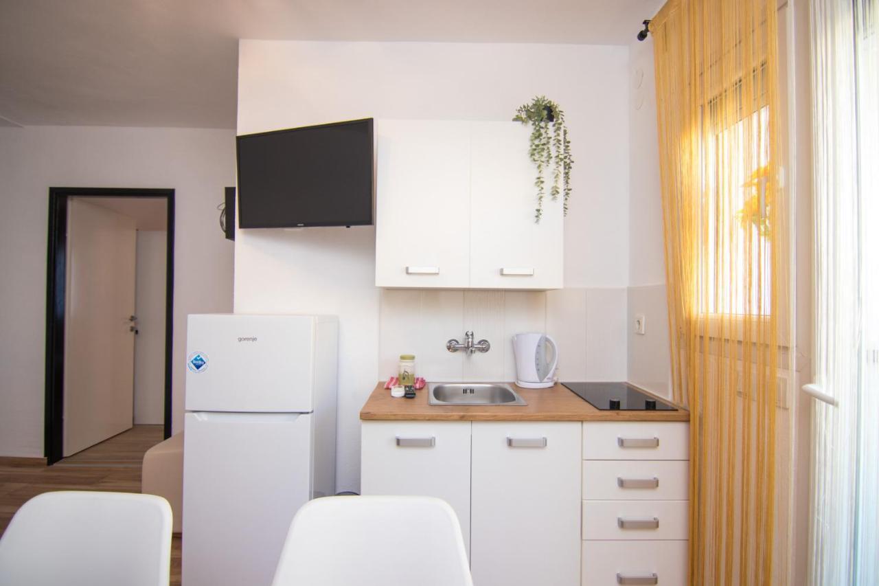 Apartments Flowers Krk Town Exterior foto