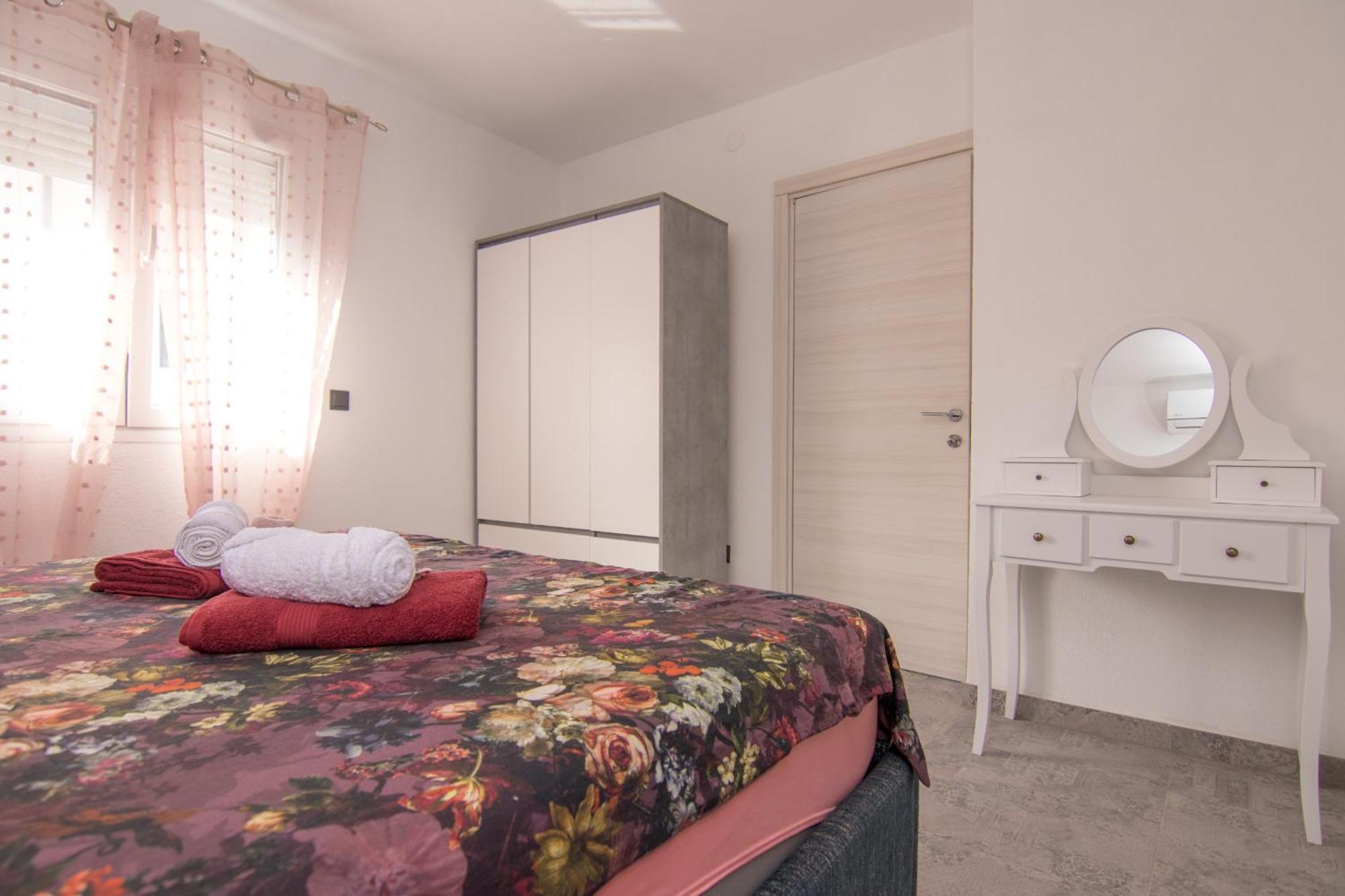 Apartments Flowers Krk Town Exterior foto