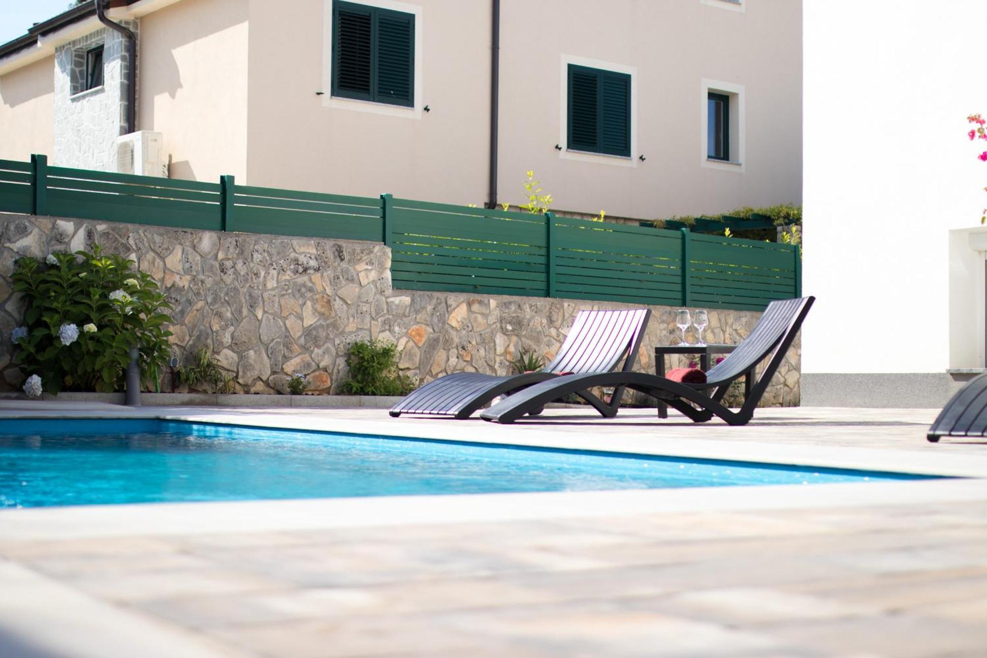 Apartments Flowers Krk Town Exterior foto