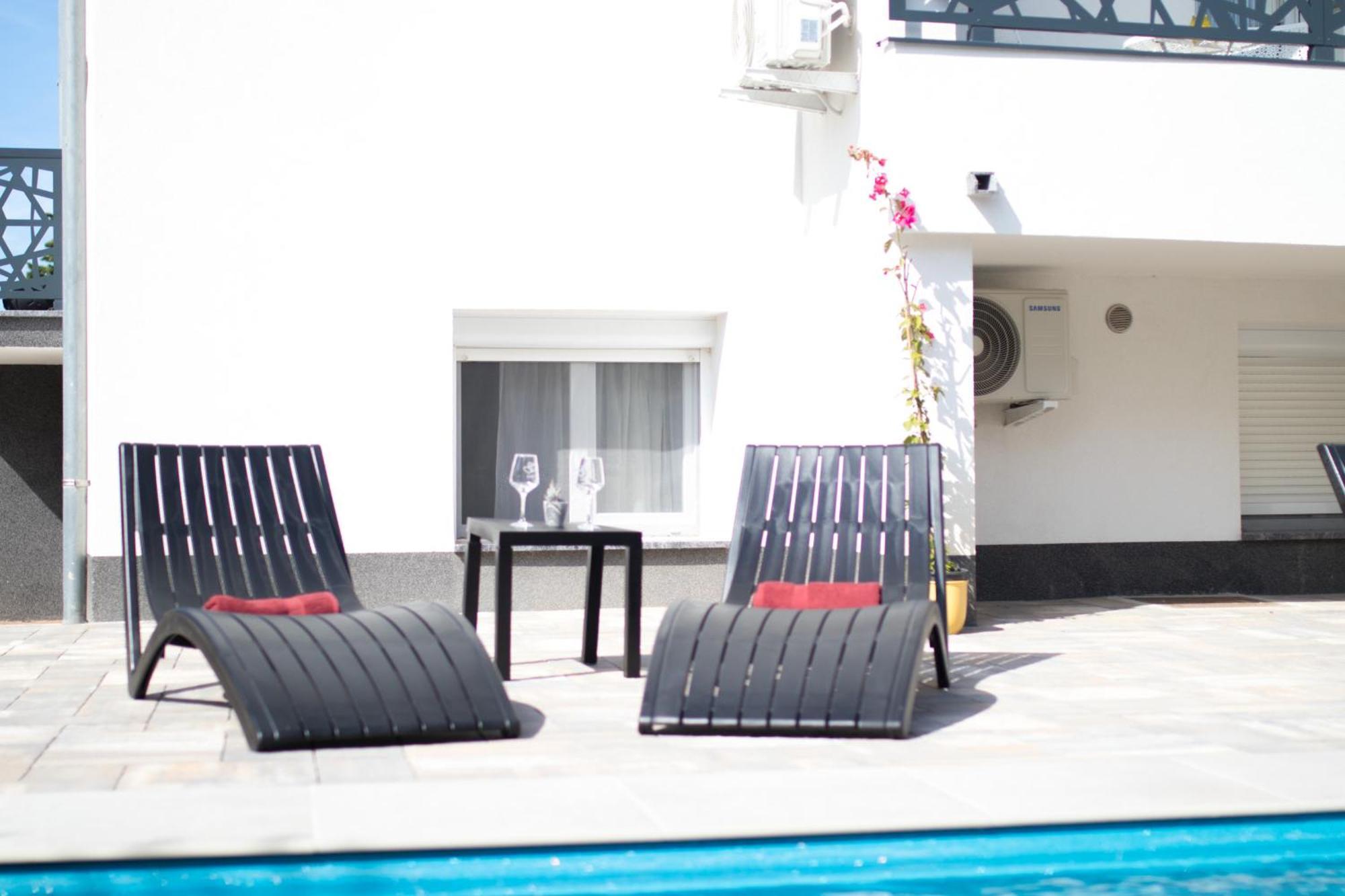 Apartments Flowers Krk Town Exterior foto