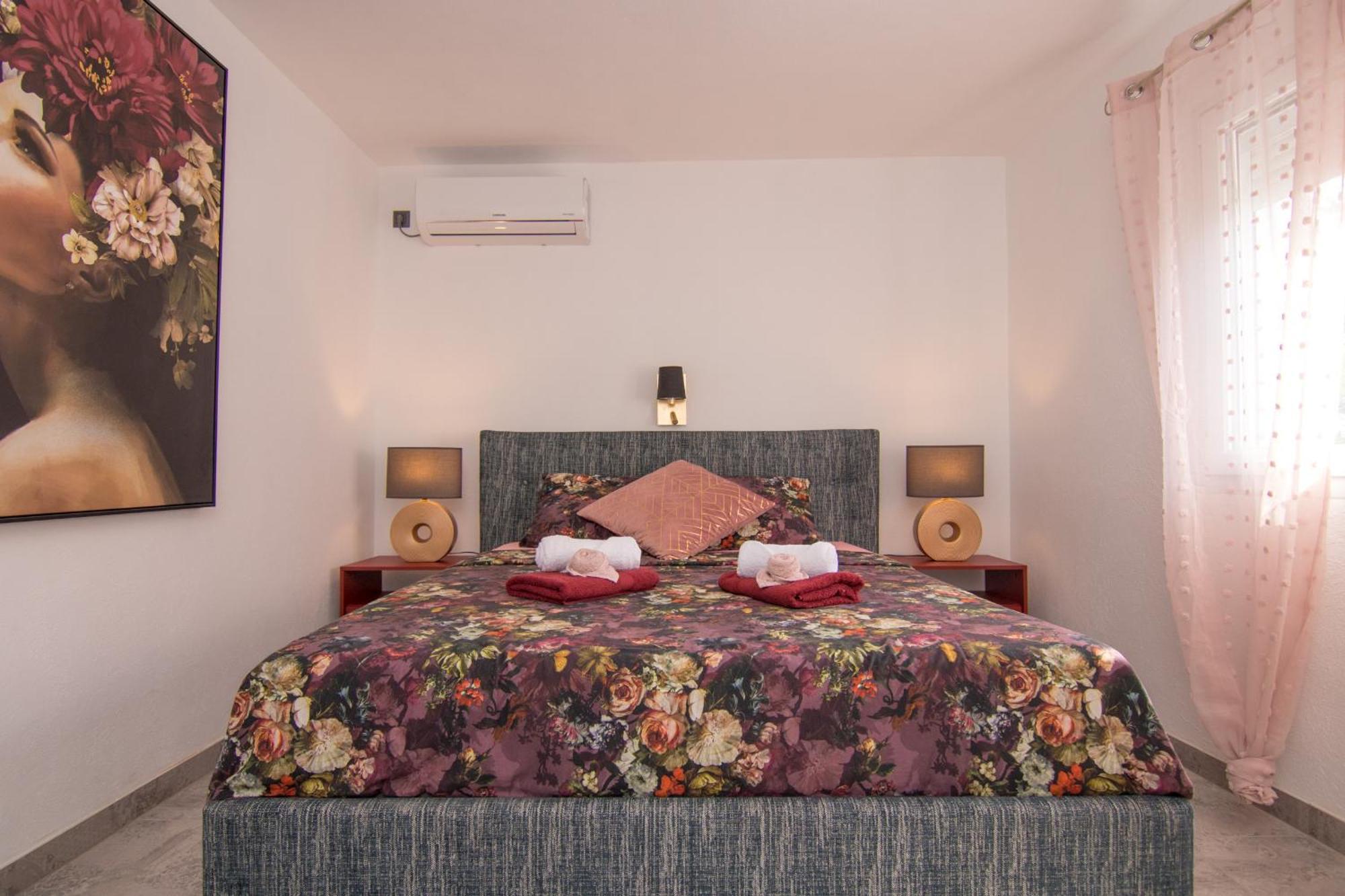 Apartments Flowers Krk Town Exterior foto