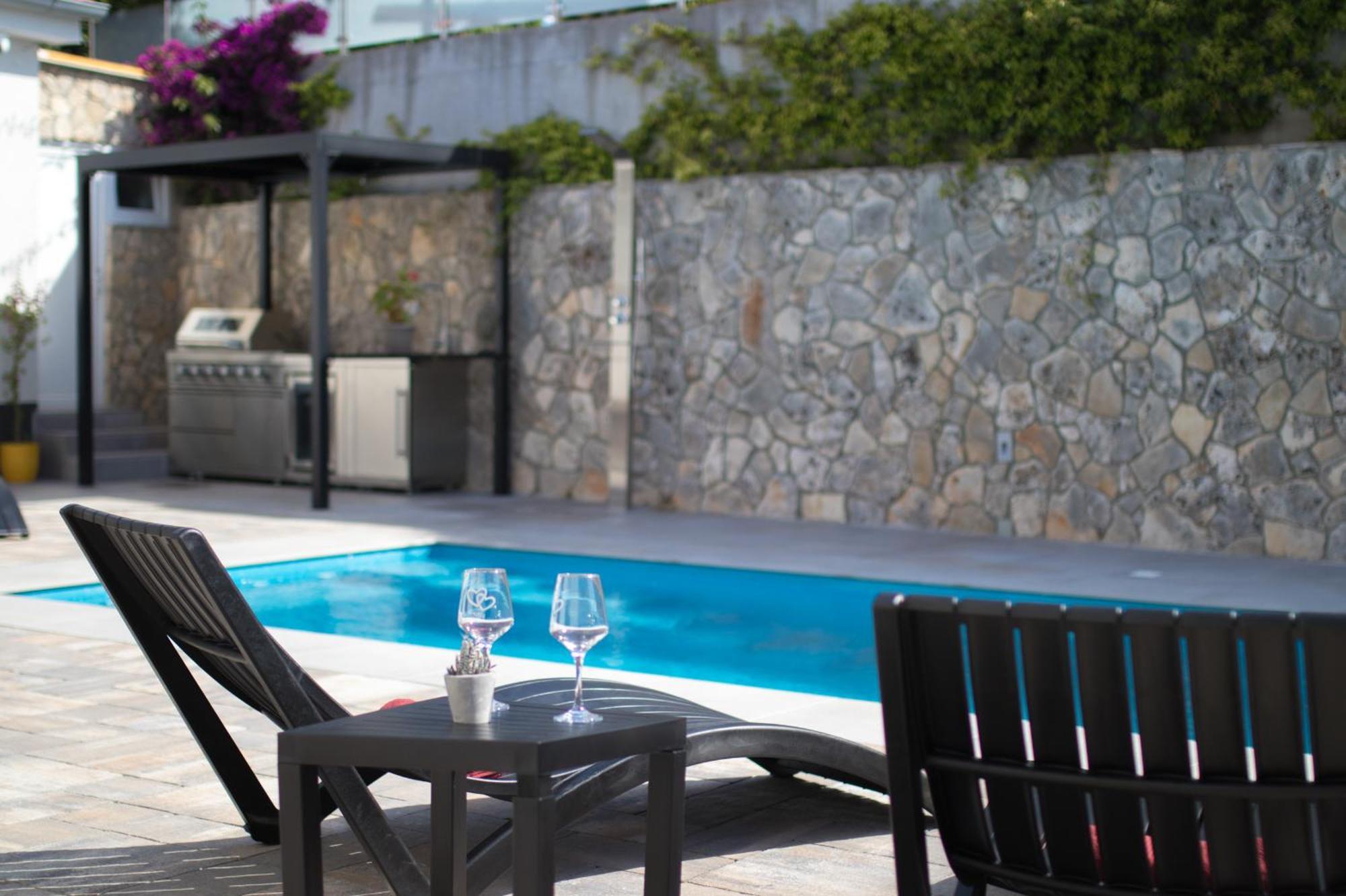 Apartments Flowers Krk Town Exterior foto