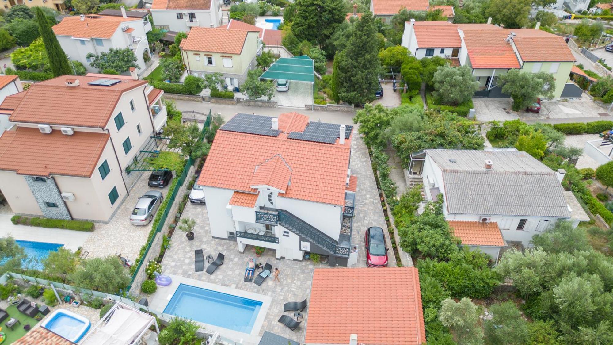 Apartments Flowers Krk Town Exterior foto